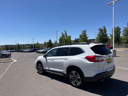 Crystal White Pearl 2023 Subaru Ascent Limited 7-Passenger