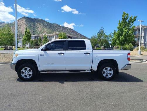 Super White 2015 Toyota Tundra SR5