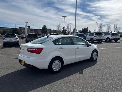 Clear White 2013 Kia Rio LX