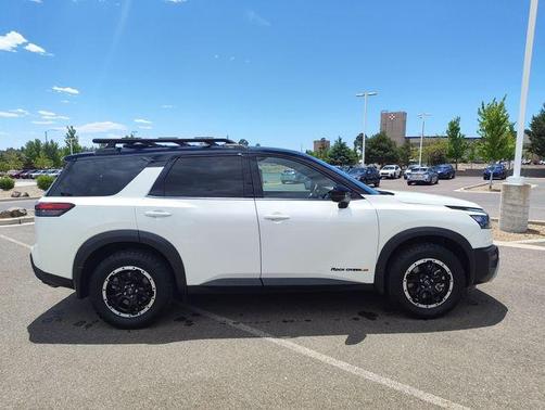 Pearl White Tricoat/Super Black 2024 Nissan Pathfinder Rock Creek 4WD
