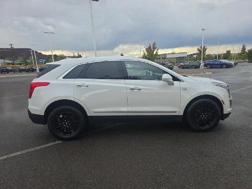 Crystal White Tricoat 2019 Cadillac XT5 Luxury