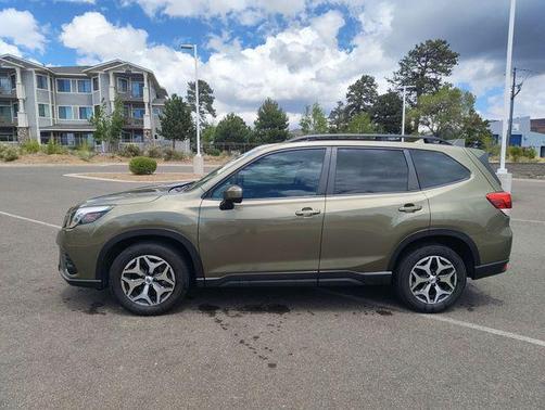 Autumn Green Metallic 2023 Subaru Forester Premium