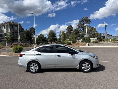 Brilliant Silver Metallic 2023 Nissan Versa 1.6 S