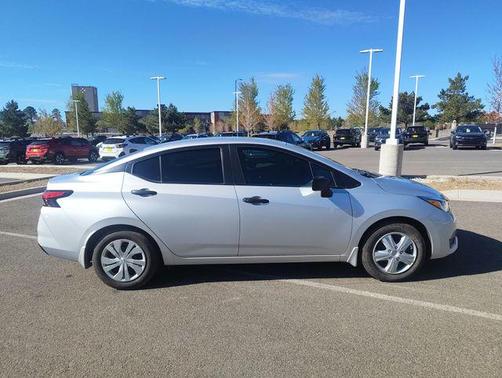 Brilliant Silver Metallic 2023 Nissan Versa 1.6 S