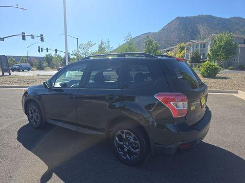 Crystal Black Silica 2014 Subaru Forester 2.5i Premium