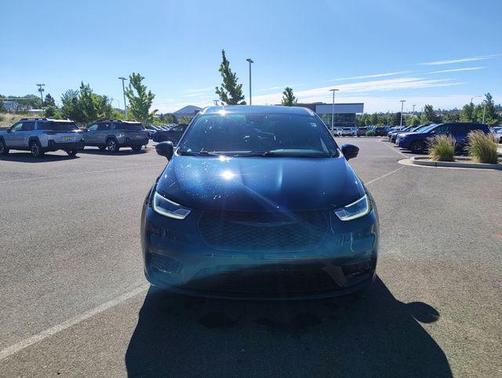 Fathom Blue Pearlcoat 2022 Chrysler Pacifica Hybrid Limited