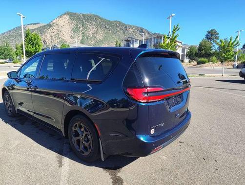 Fathom Blue Pearlcoat 2022 Chrysler Pacifica Hybrid Limited