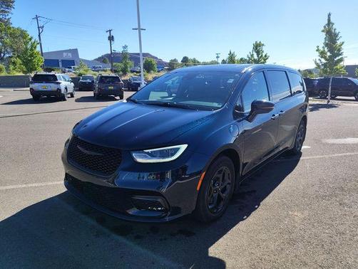 Fathom Blue Pearlcoat 2022 Chrysler Pacifica Hybrid Limited