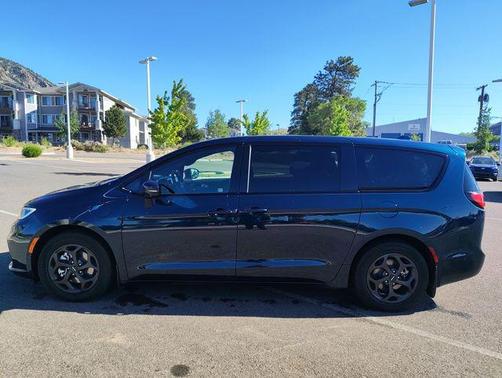 Fathom Blue Pearlcoat 2022 Chrysler Pacifica Hybrid Limited