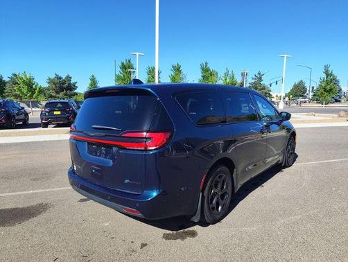 Fathom Blue Pearlcoat 2022 Chrysler Pacifica Hybrid Limited