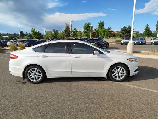 White Platinum Clearcoat Metallic 2016 Ford Fusion SE
