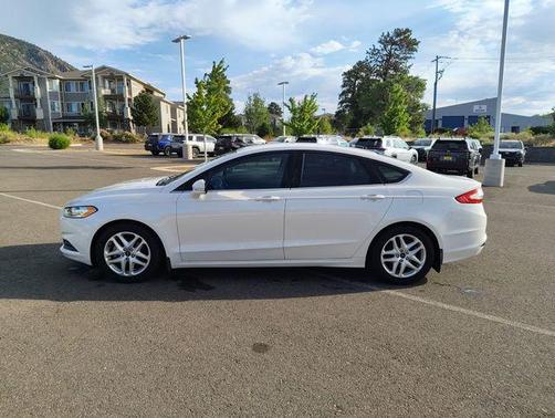 White Platinum Clearcoat Metallic 2016 Ford Fusion SE