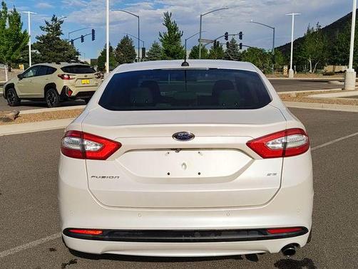 White Platinum Clearcoat Metallic 2016 Ford Fusion SE