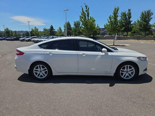 White Platinum Clearcoat Metallic 2016 Ford Fusion SE