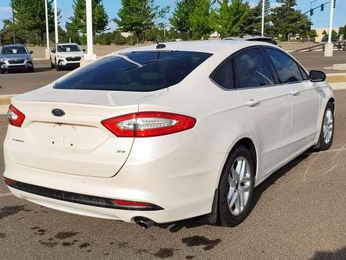 White Platinum Clearcoat Metallic 2016 Ford Fusion SE