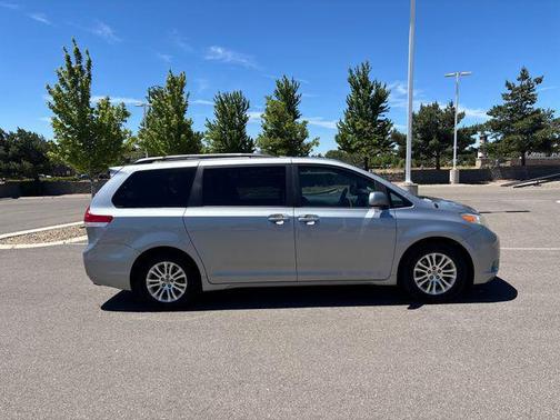 Silver Sky Metallic 2011 Toyota Sienna XLE