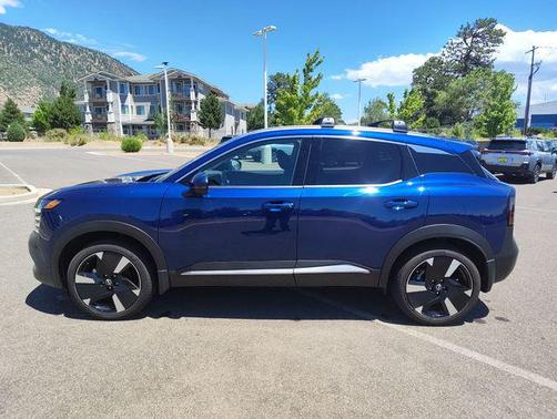 Deep Blue Pearl 2025 Nissan Kicks SR