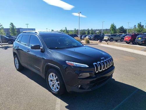 Brilliant Black Crystal Pearlcoat 2014 Jeep Cherokee Latitude