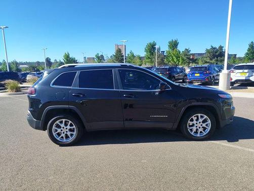 Brilliant Black Crystal Pearlcoat 2014 Jeep Cherokee Latitude