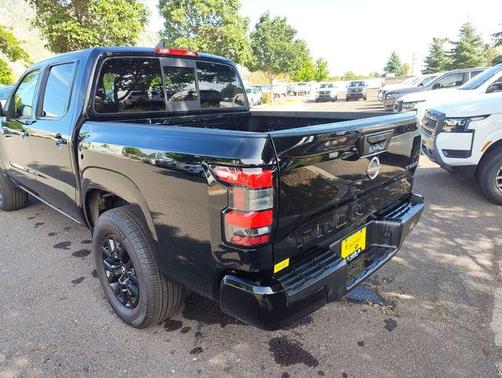 Super Black 2022 Nissan Frontier SV
