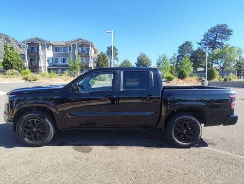 Super Black 2022 Nissan Frontier SV