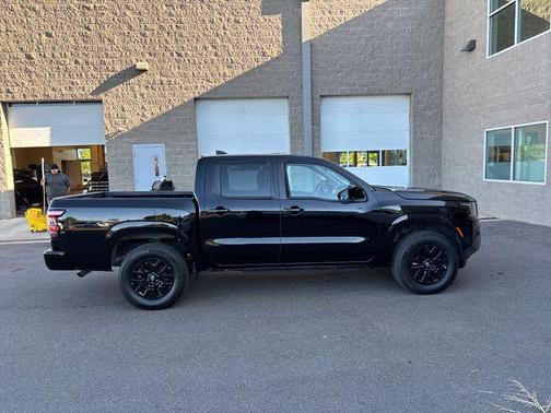 Super Black 2022 Nissan Frontier SV