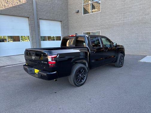 Super Black 2022 Nissan Frontier SV
