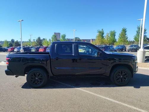 Super Black 2022 Nissan Frontier SV