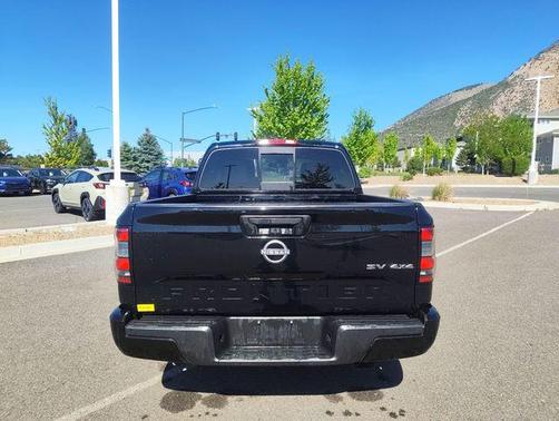 Super Black 2022 Nissan Frontier SV