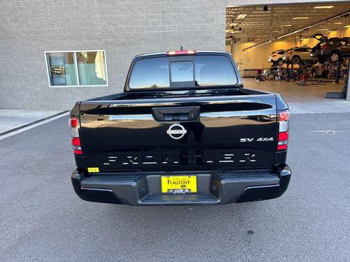 Super Black 2022 Nissan Frontier SV