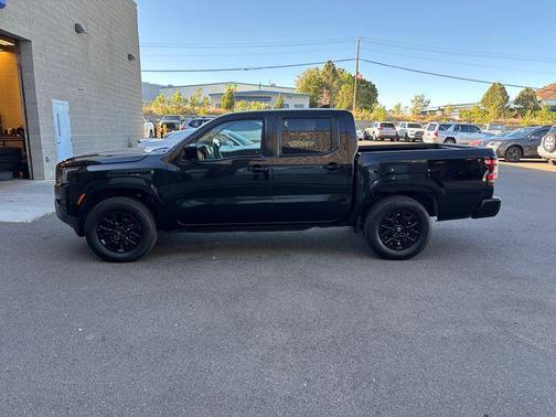 Super Black 2022 Nissan Frontier SV