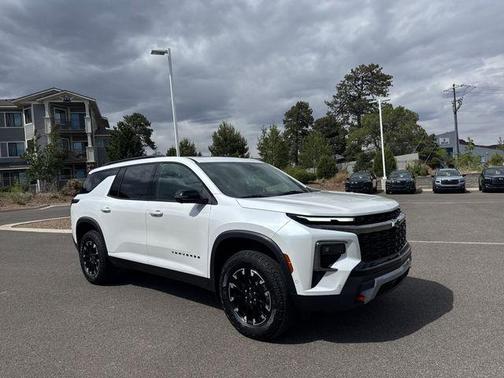 Iridescent Pearl Tricoat 2024 Chevrolet Traverse AWD Z71
