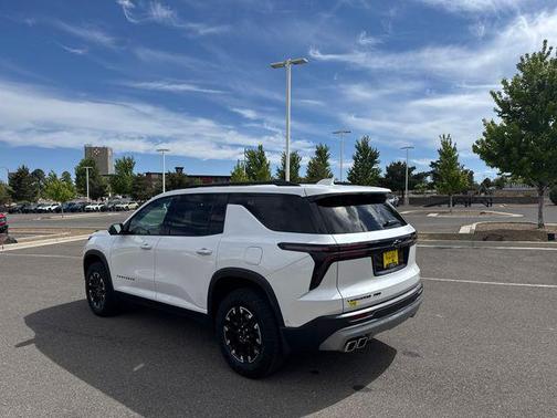 Iridescent Pearl Tricoat 2024 Chevrolet Traverse AWD Z71