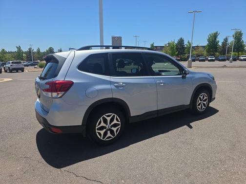 Ice Silver Metallic 2020 Subaru Forester Premium