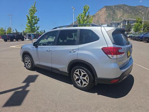 Ice Silver Metallic 2020 Subaru Forester Premium