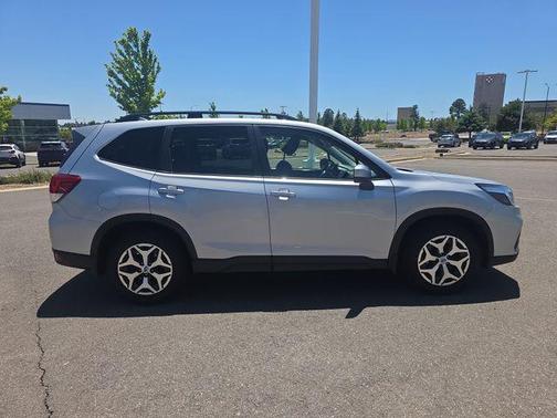 Ice Silver Metallic 2020 Subaru Forester Premium