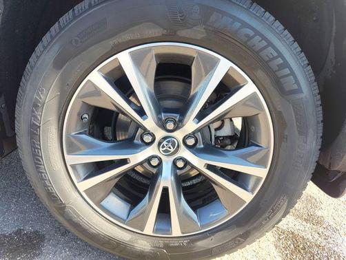 Silver Sky Metallic 2016 Toyota Highlander XLE