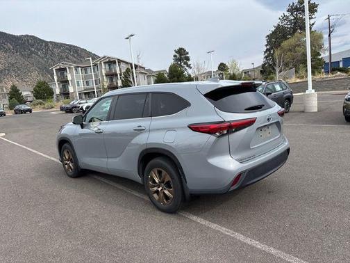 Cement 2023 Toyota Highlander Hybrid XLE