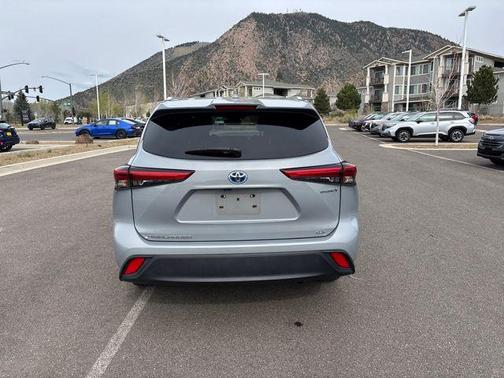 Cement 2023 Toyota Highlander Hybrid XLE