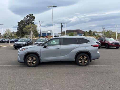 Cement 2023 Toyota Highlander Hybrid XLE