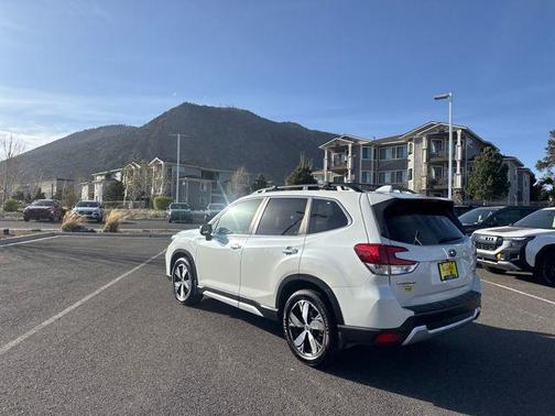 Crystal White Pearl 2019 Subaru Forester Touring
