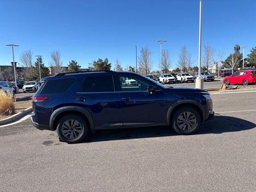 2022 Nissan Pathfinder SV 4WD