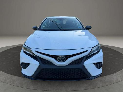 Super White 2019 Toyota Camry SE