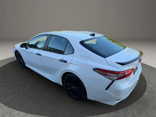 Super White 2019 Toyota Camry SE