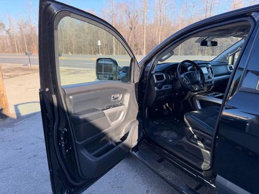 2017 Nissan Titan PRO-4X