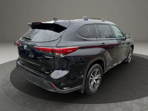 2023 Toyota Highlander Hybrid XLE
