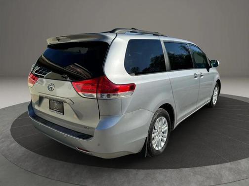 2013 Toyota Sienna XLE