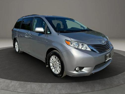 2013 Toyota Sienna XLE