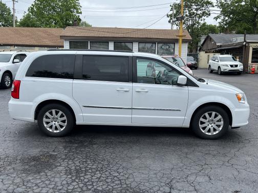 Photo 3 of 22 of 2014 Chrysler Town & Country Touring