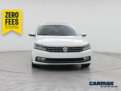 White 2018 Volkswagen Passat SE
